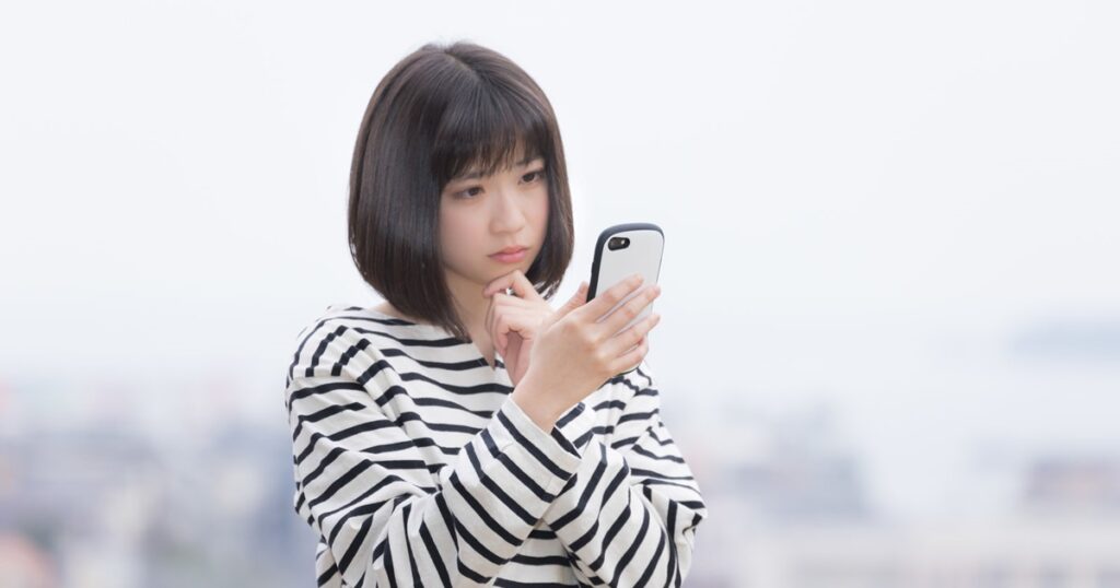 電波がなくてネットに繋がらない女性_見えない様子等_1200_630