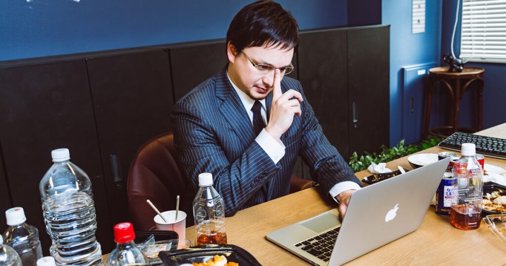 キリッ(休まずに働くオレ格好いい_1200_630