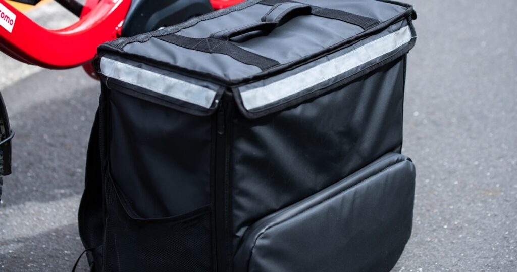 フードデリバリーに使う四角いバッグ_1200_630