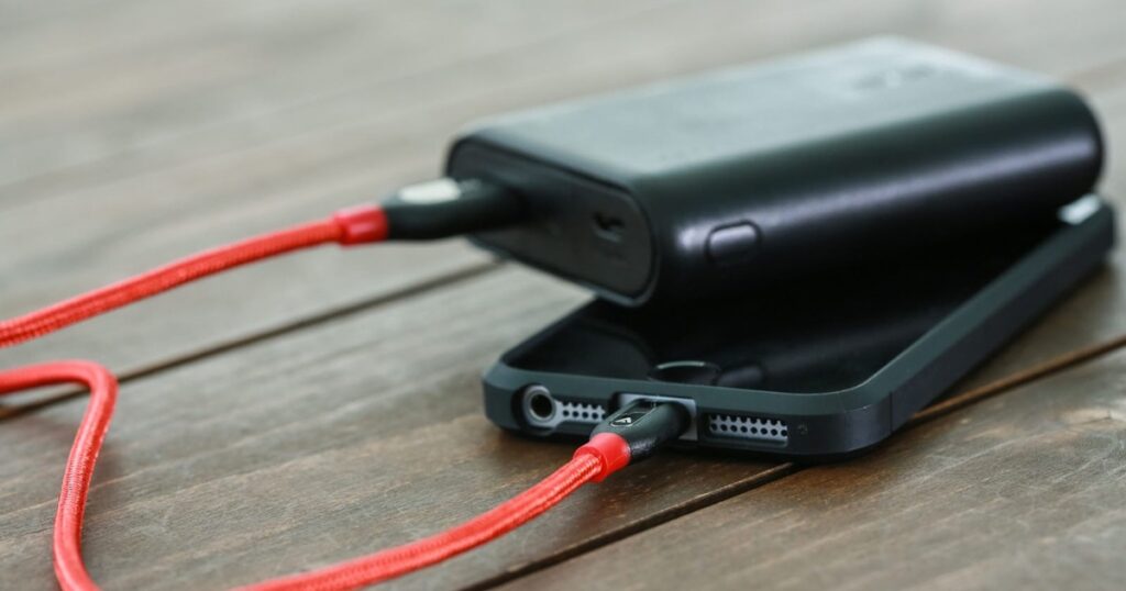 スマホに充電するモバイルバッテリー_1200_630