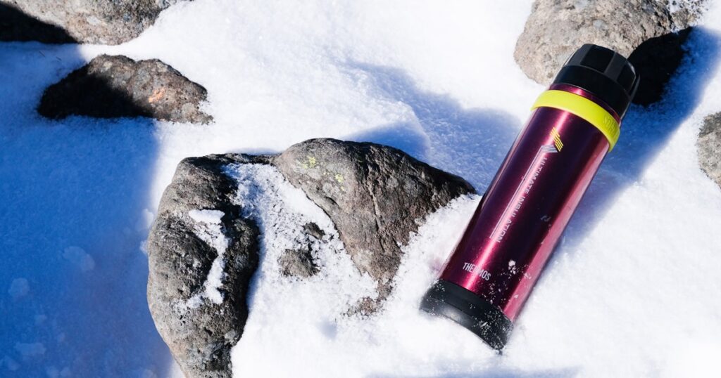 冬山登山で必須な熱湯を入れた魔法瓶_1200_630